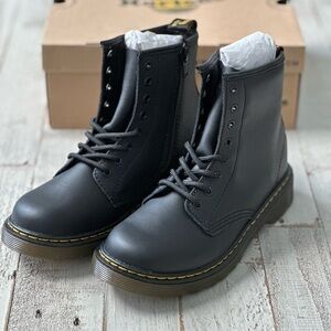 Dr Martens Airwair Softy T Boots NIB Youth Boys Size 3 / Girls Size 4